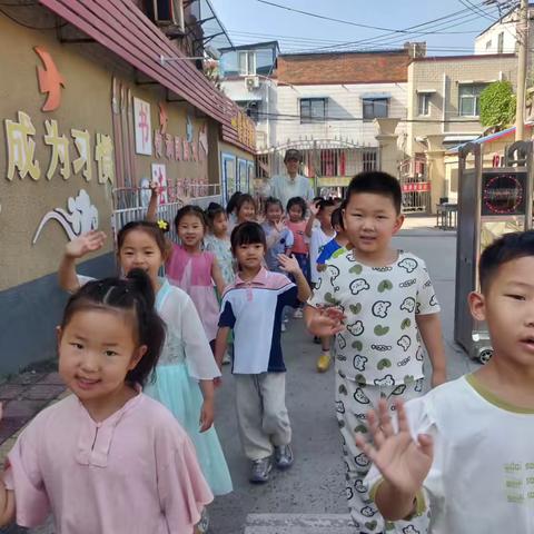 “走进小学 赴一场成长之约”——民享街幼儿园幼小衔接系列活动之参观小学篇