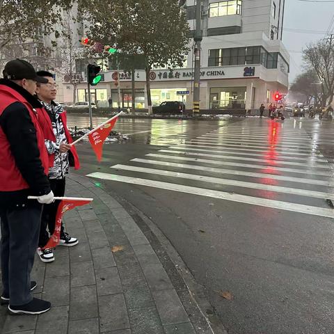 榆山街道五岭社区：雨雪执勤保畅通，守护平安出行路