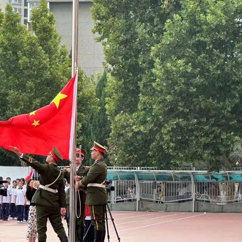 团徽耀青春 筑梦新征程———咸阳梦圆职业学校新团员入团仪式