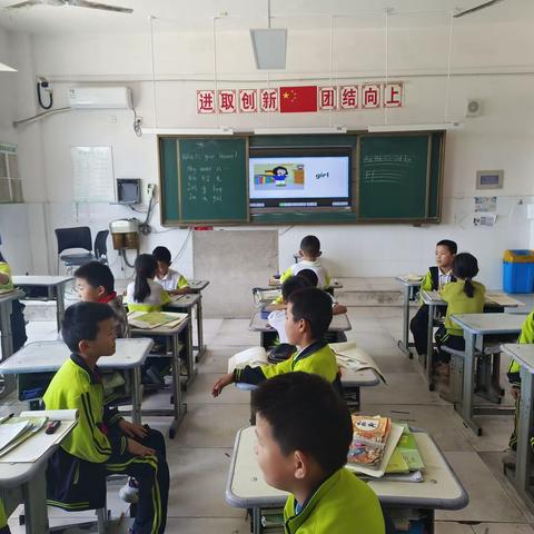 英语启蒙进行时——潘家小学低段英语启蒙课