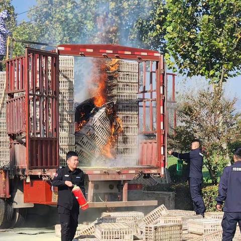 训练期间突遇火情，特警变身“救火卫士”