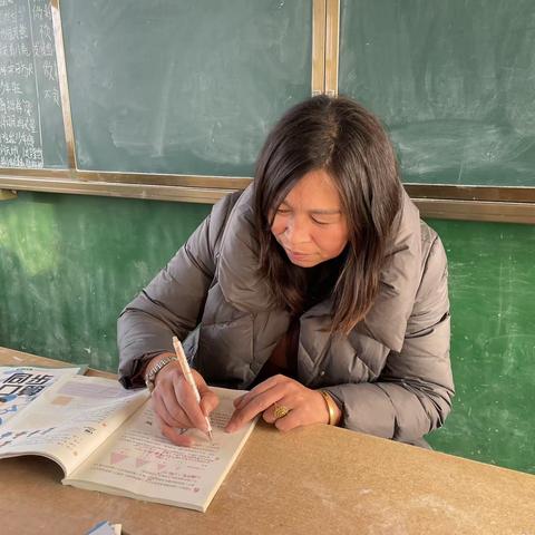 一路追寻，一路生花——罗王镇土山岗李楼小学教师榜样