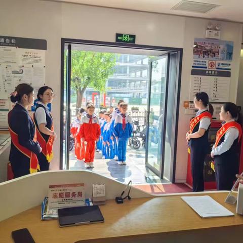 工行渭南合阳支行联合青少年活动中心开展“缤纷职业初体验  播种梦想筑未来”活动