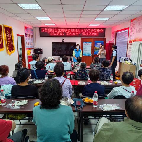 玉兰园社区党委党群阵地@你玉兰园社区举办“金秋送爽 喜迎双节”手工制做灯笼活动