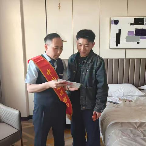 筑牢反假货币防线 守护群众钱袋子——建行锡林郭勒政务中心支行开展3·15反假币主题宣传活动
