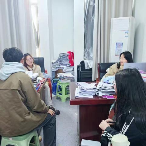 凝聚智慧，共研共进。 ——高一政治组集备侧记