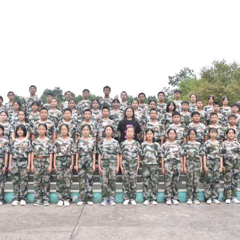 军训正当时，激扬致青春——宏宇中学2306班