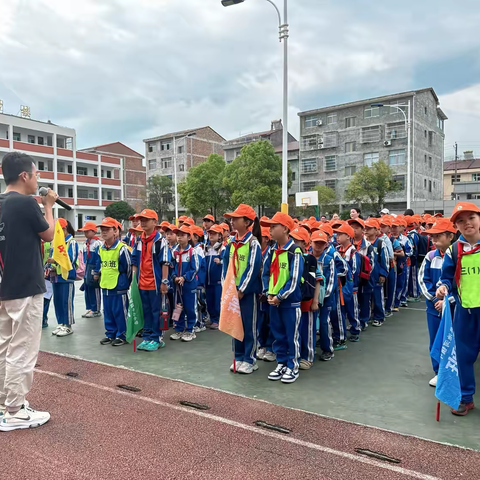 探桑园之趣，品桑果之美———池河镇中心小学三年级研学旅行活动