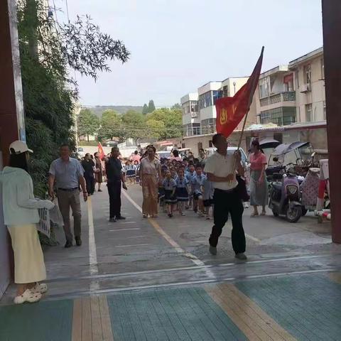 幼小手拉手，助力共成长                        ——幼小衔接活动之盘龙幼儿园参观确山县第六小学