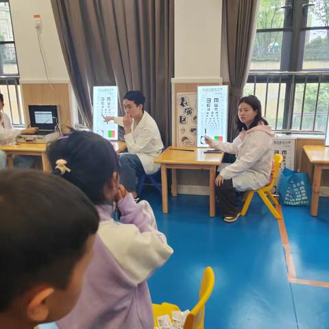 幼儿园儿童视力检测与集体活动侧记