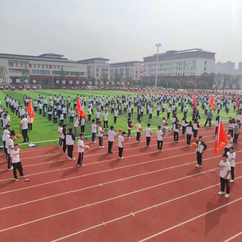 接受领导检阅，课间星火点燃