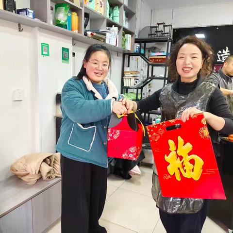 红联映年味，祝福送到家！西关社区义写春联免费领，暖心送福进家门！