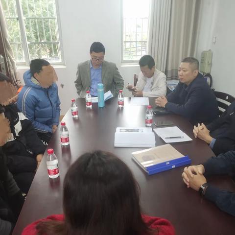 临高县司法局庞彪主任联合派驻民警到调楼司法所查看社矫工作情况