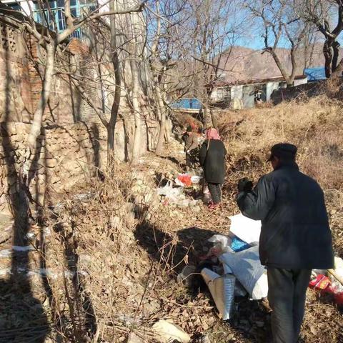 大五里镇开展周末爱国卫生运动