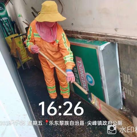 尖峰镇加强卫生死角整治，提高精细化作业