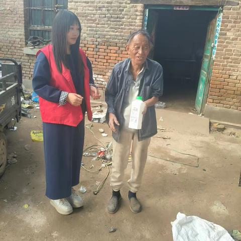 菏泽鲁西新区陈集镇陈集社区开展学习雷锋，慰问困难居民志愿服务活动