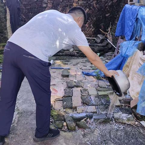 “清积水、灭虫蚊，我们在行动！”