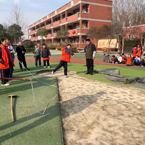 菏泽鲁西新区育才明德小学开展12月份投掷实心球班级比赛