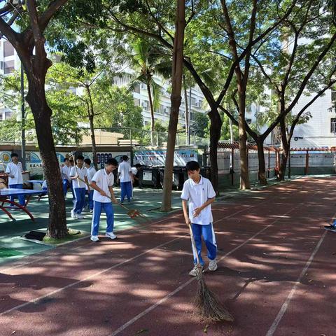 三亚市第三中学“校园卫生大扫除”活动。