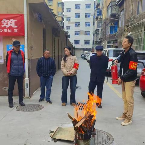 网格力量||社区举办消防应急演练 提升居民自救能力