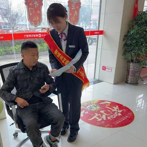 乐土支行开展正确使用人民币宣传活动