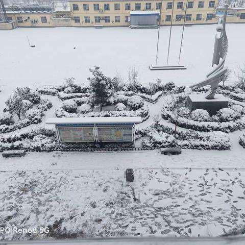 雪满校园 欢乐无限