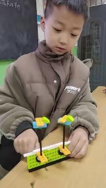 英语学校机器人搭建之跷跷板