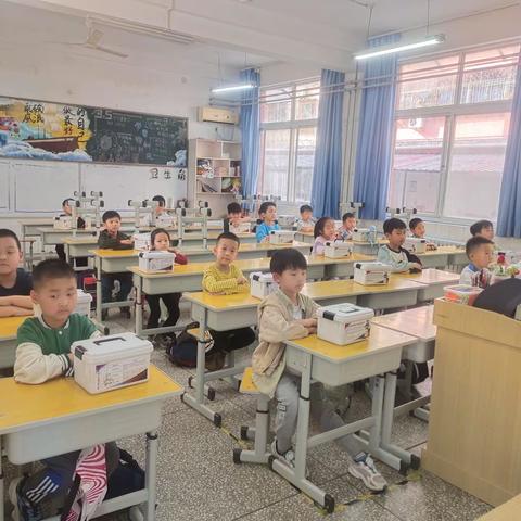 天津路小学机器人搭建之《捕鼠夹子》