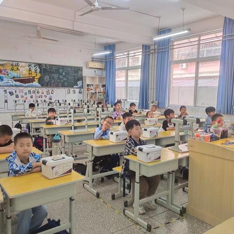 天津路小学机器人搭建之《舂米机》