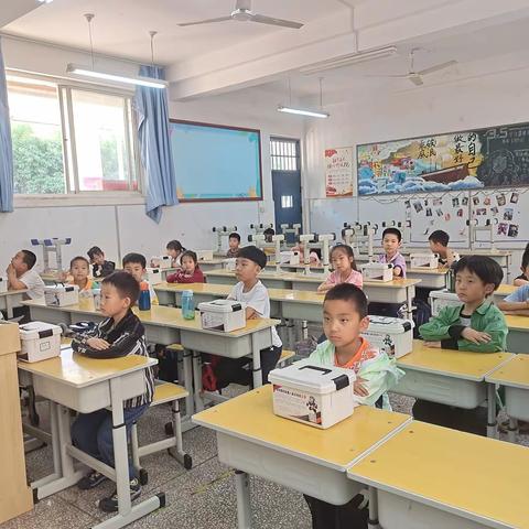 天津路小学机器人搭建之《稻草人》
