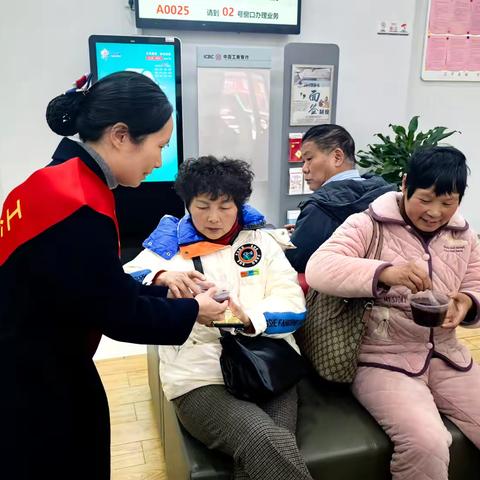 腊八情暖工行，粥香传递爱心