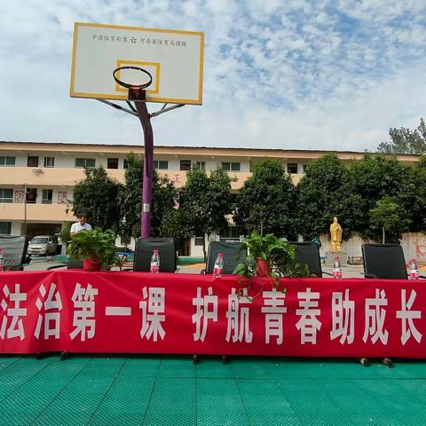 淮阳区陈风学校法制教育进校园宣传活动