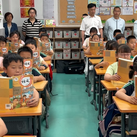 童声诵经典，书声溢校园