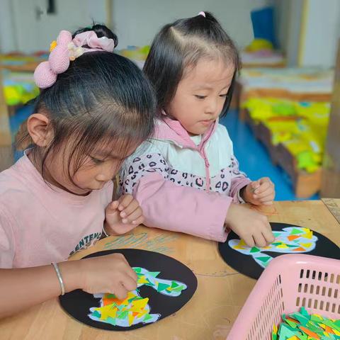 月圆国盛，童心欢腾——新兴镇中心幼儿园小一班庆国庆迎中秋主题活动