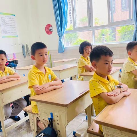 兴义市华斯达幼儿园“幼小衔接 •我们在行动”参观小学社会实践活动