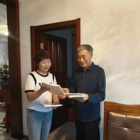 关怀心传，书香满屋——国网石家庄市鹿泉区供电公司为离退休职工送书