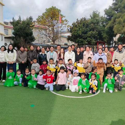 西翥一幼中班组亲子悦跑和绘本剧展演