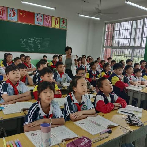 “教”无涯，“研”不尽 秦相小学五年级组教研活动