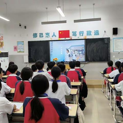 宁陵县立源学校初中部组织学生收看“开学第一课”活动