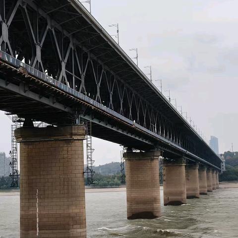 武 汉 ﻿白天与黑夜的双重魅力