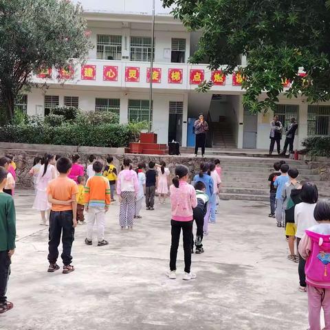 蒙姑镇干冲学校防震减灾，建平安校园