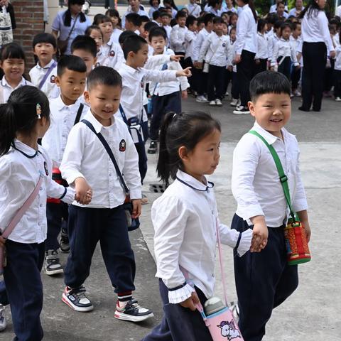 童创启研，幼小相携——胡襄镇第一中心幼儿园小朋友到我校参观体验