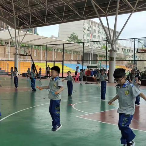 绳采飞扬，健康成长