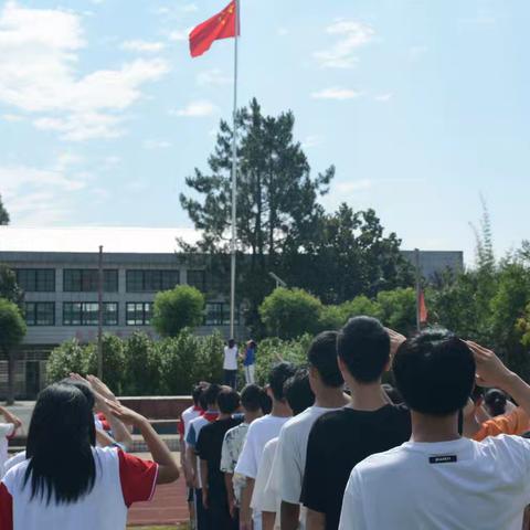 “青春心向党 奋进新征程”—新洲区潘塘街初级中学2024年年度第二学期离队入团仪式