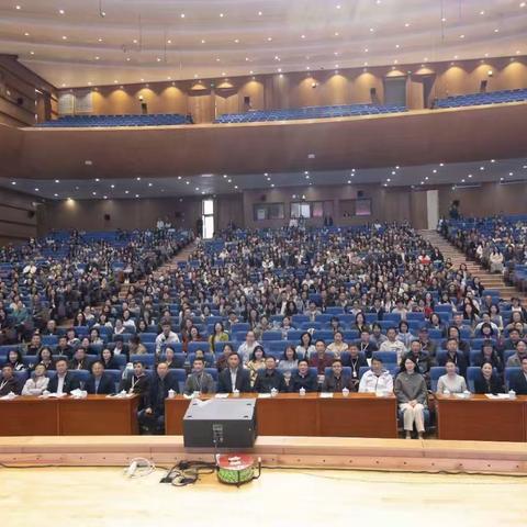 共赴美育大盛宴    聚焦美育新课堂 ——观摩2025年中国美术教育学术年会暨第九届中小学美术课现场展示交流活动