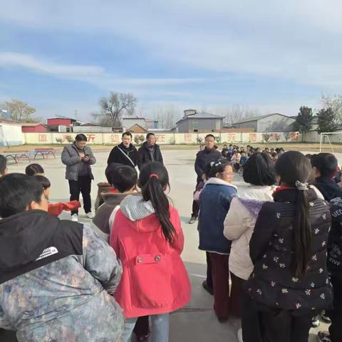 无量寺乡五道庙小学举行“趣味运动会——跳绳、踢毽子”比赛