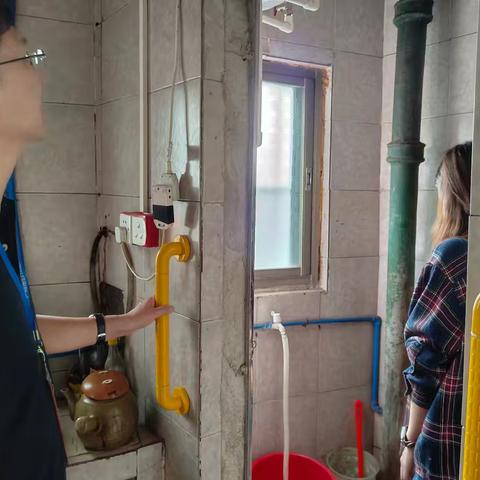 棠景街残联到辖内残疾人家庭进行残疾人家庭无障碍改造验收工作