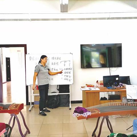 2023年11月7日，新兴县老干部大学古筝班课堂实录