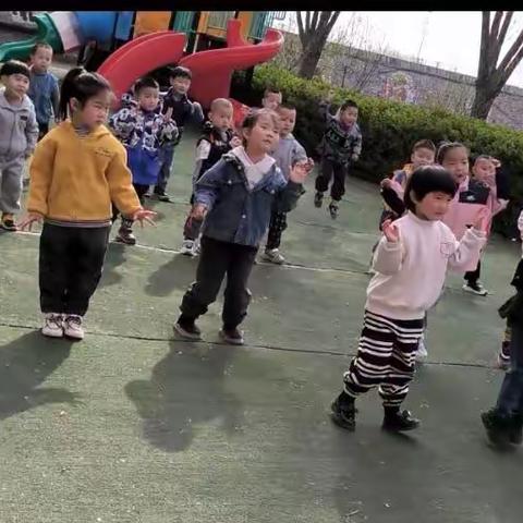 牛家寨幼儿园小班体适能