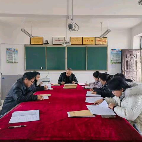 展示教学风采 提升教育质量——崾岘小学听评课活动